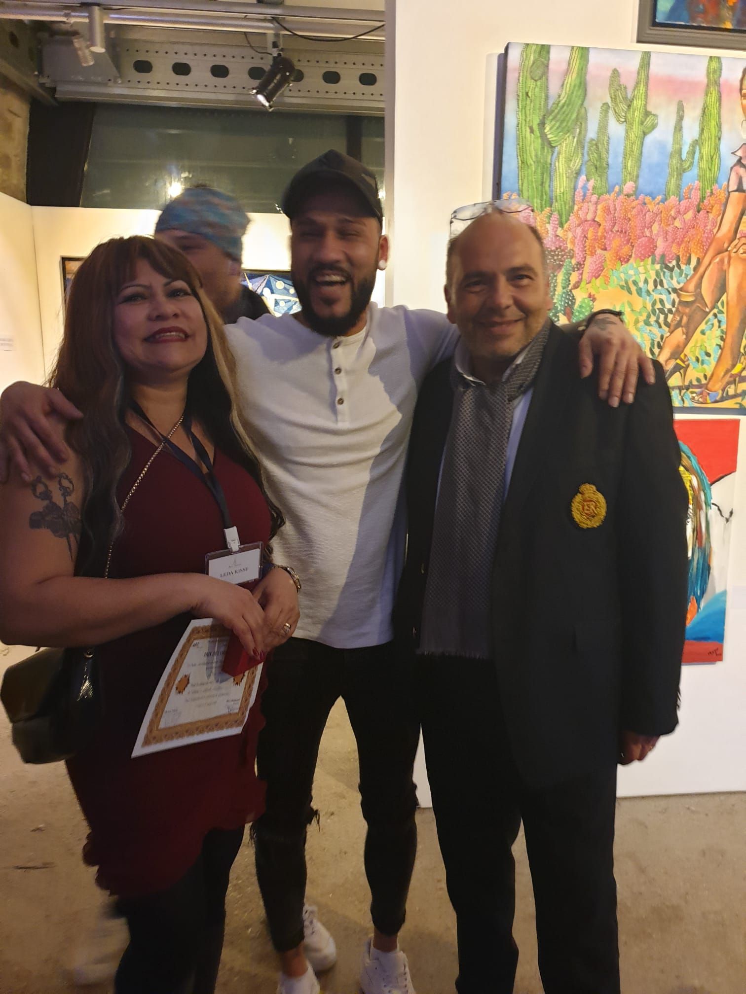 Leda Risse – artista plástica brilha em exposição na "Cidade Luz"