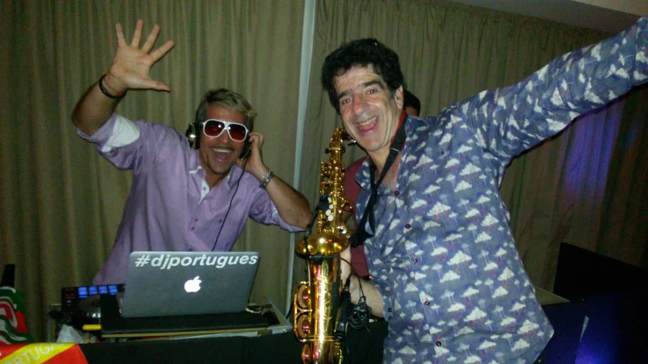 Apresentação com George israel do Kid Abelha